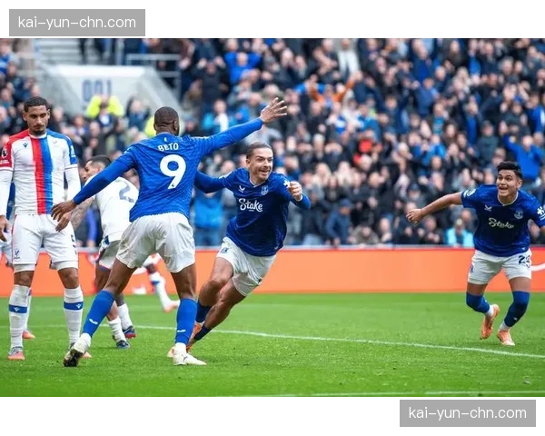 罗马诺：曼联已接触埃弗顿，询价22岁英格兰中卫布兰斯维特